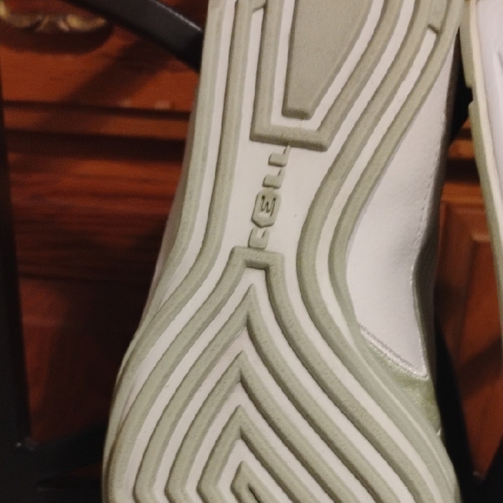 🔥 Puma Cell Women’s Sneakers – Elastic & Velcro Closure 🔥 - Picture 3 of 11